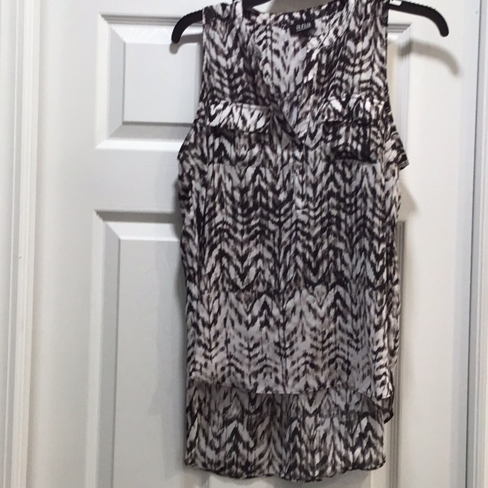 a.n.a Black and White Sleeveless Graphic Blouse